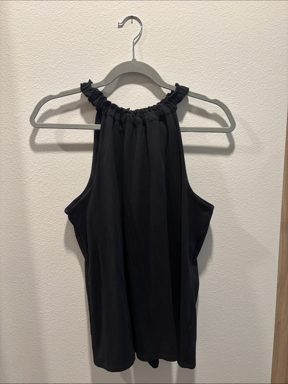 Versona Black Halter-Style Gathered Neck Camisole